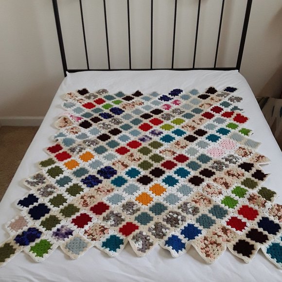 Vintage Hand-made Granny Square Throw - Picture 3 of 3